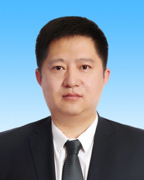 卢月照片